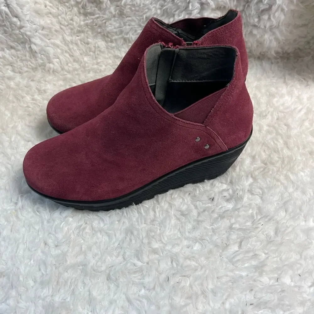 SKECHERS PARALLEL - DITTO LEATHER SUEDE BURGUNDY  WEDGE ANKLE BOOTS SZ10